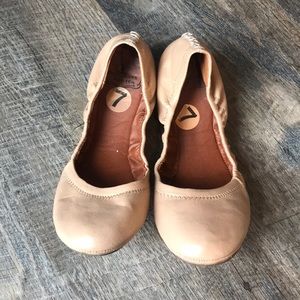 Lucky Brand nude ballerina flats